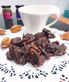 Sugar-free chocolate bites with pili nuts 120g